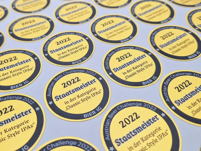 naklejki z nadrukiem metaliczne złoto