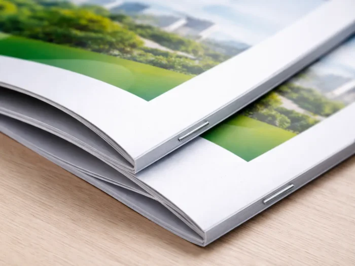 oprawa zeszytowa broszur drukowanych